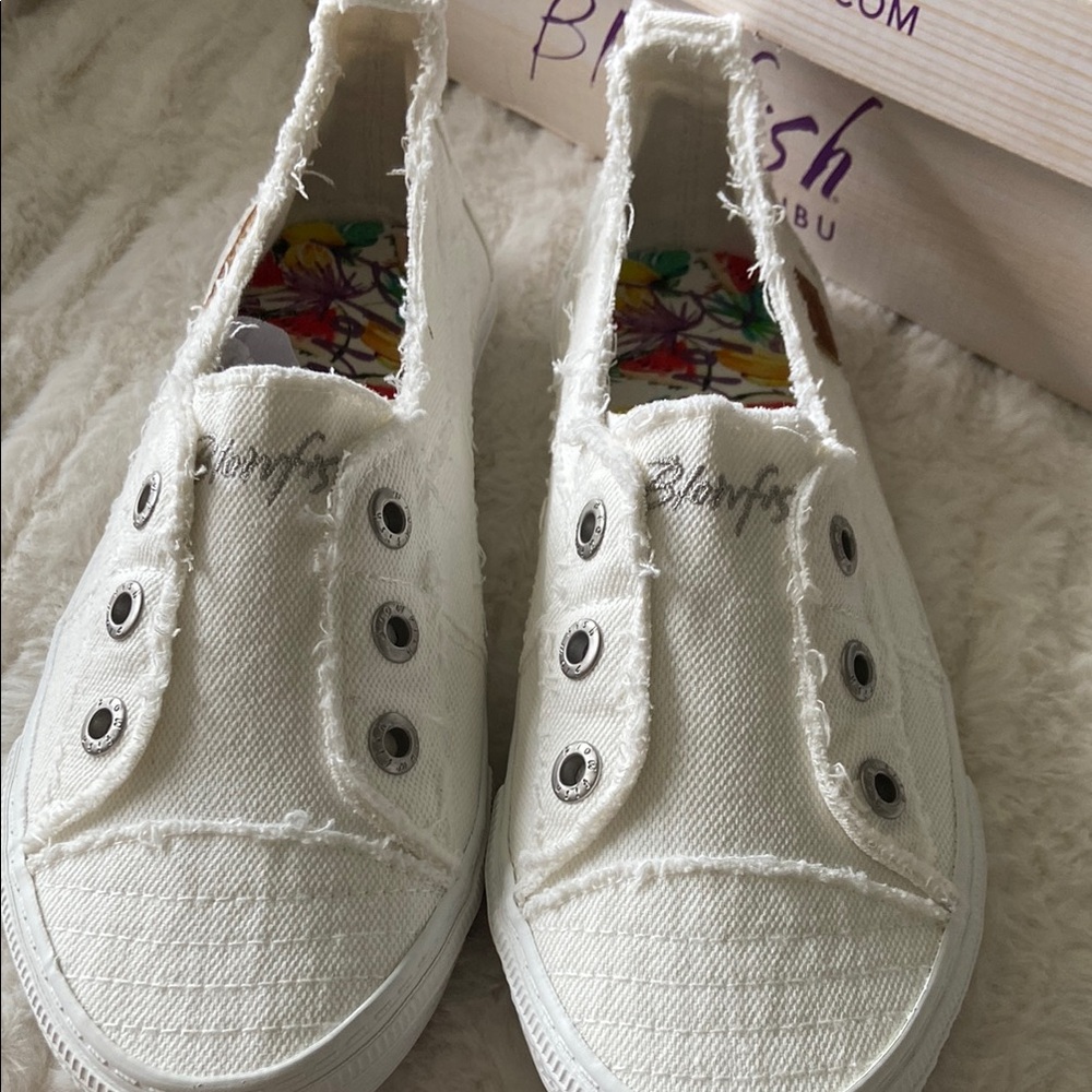 Blowfish White Casual Sneakers Canvas Low-Top - Picture 6 of 8